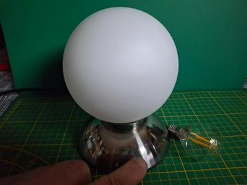 Lampe opaline  3 niveaux luminosités +stop par contact peau  beschikbaar voor biedingen