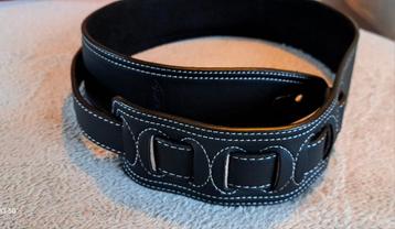 Sangle en cuir (Guitare ou Basse) beschikbaar voor biedingen