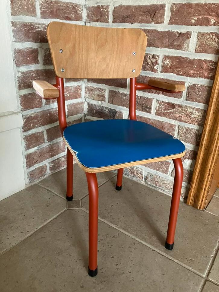 KOOPJE :Kleuter stoel uit 1965. Nog 10 stuks Lees de info, Kinderen en Baby's, Kinderkamer | Tafels en Stoelen, Gebruikt, Stoel(en)