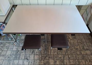 Table de cuisine beschikbaar voor biedingen
