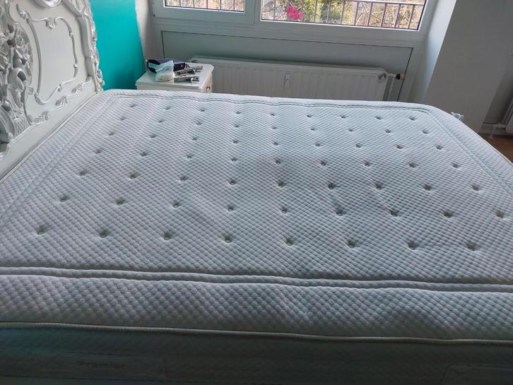 Matelas orthopédique 2p doit partir urgent !!!, Maison & Meubles, Chambre à coucher | Matelas & Sommiers, Comme neuf, Matelas