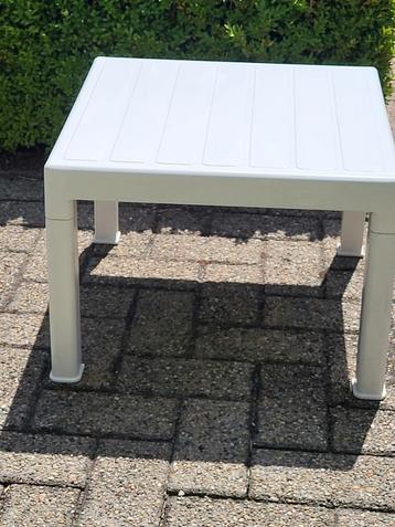 Bijzet tuin tafeltje  beschikbaar voor biedingen