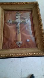 Kruisbeeld achter glas, Enlèvement