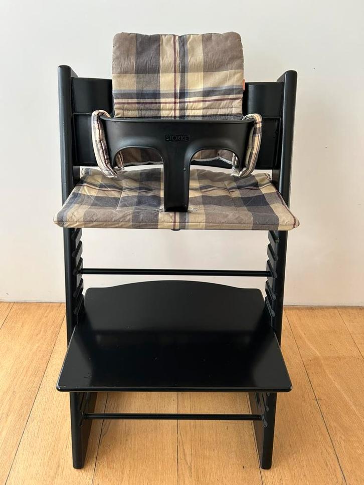 Stokke Tripp Trapp complete kinderstoel met tray zwart, Kinderen en Baby's, Kinderstoelen, Gebruikt, Meegroeistoel, Aanschuifbaar