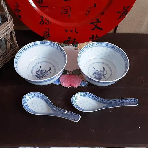 Twee Chinese soepkommen met lepels, Prijs voor alles, Huis en Inrichting, Keuken | Servies, Zo goed als nieuw, Porselein, Ophalen of Verzenden