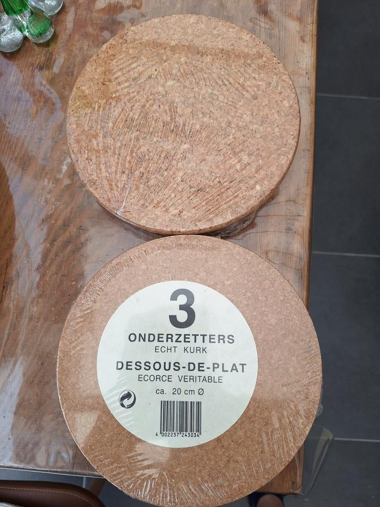 2 x3 onderzetters kurk, Ophalen, Zo goed als nieuw