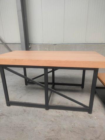 Lot de 2 tables pro style industriel - métal + bois - showro beschikbaar voor biedingen