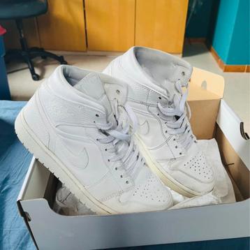 Nike Jordan triple white