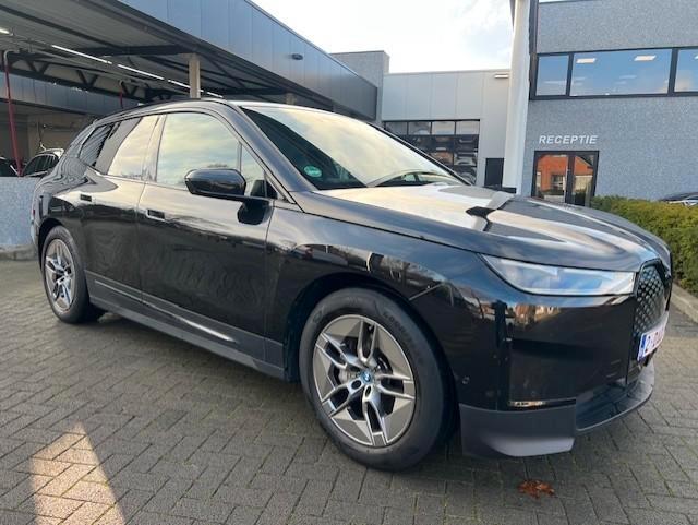 Bmw IX Xdrive40 326pk  Leder/Led/Camera 62000km, Auto's, BMW, Bedrijf, Te koop, iX, 4x4, ABS, Achteruitrijcamera, Adaptieve lichten