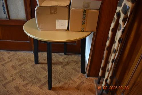Ronde tafel van massief hout met vier poten, Antiek en Kunst, Antiek | Meubels | Tafels, Ophalen