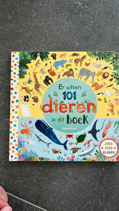 Rebecca Jones - Er zitten 101 dieren in dit boek, Boeken, Kinderboeken | Baby's en Peuters, Zo goed als nieuw, Ophalen of Verzenden