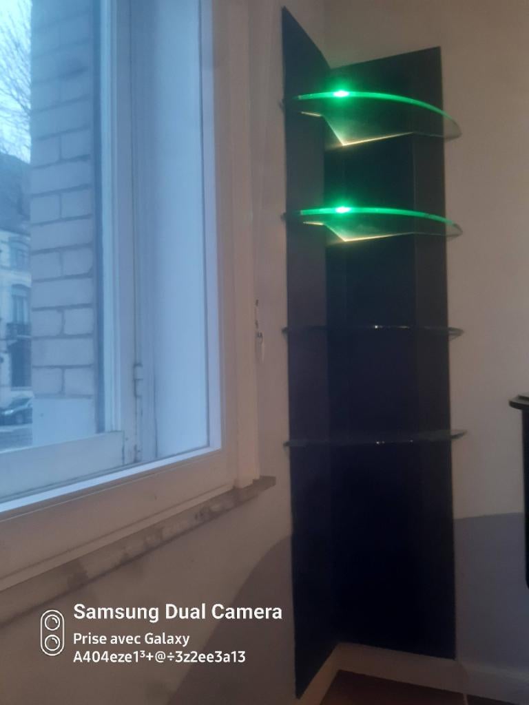 Kast: hoekplanken, metaal en glas, indirecte flits, buis, Huis en Inrichting, Woonaccessoires | Etagères, Gebruikt, Ophalen