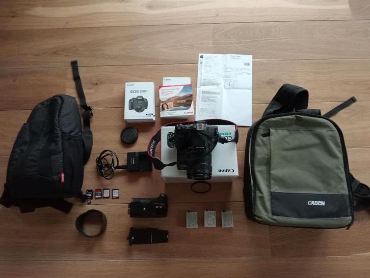 Canon EOS 700D + 18-135 mm lens/3 batterijen: Topdeal!, Audio, Tv en Foto, Fotocamera's Digitaal, Zo goed als nieuw, Canon, Ophalen