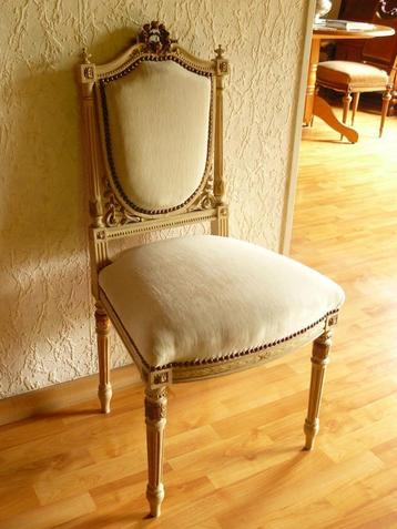 Mooie antieke Louis XVI-stoel (gepolychromeerd) beschikbaar voor biedingen