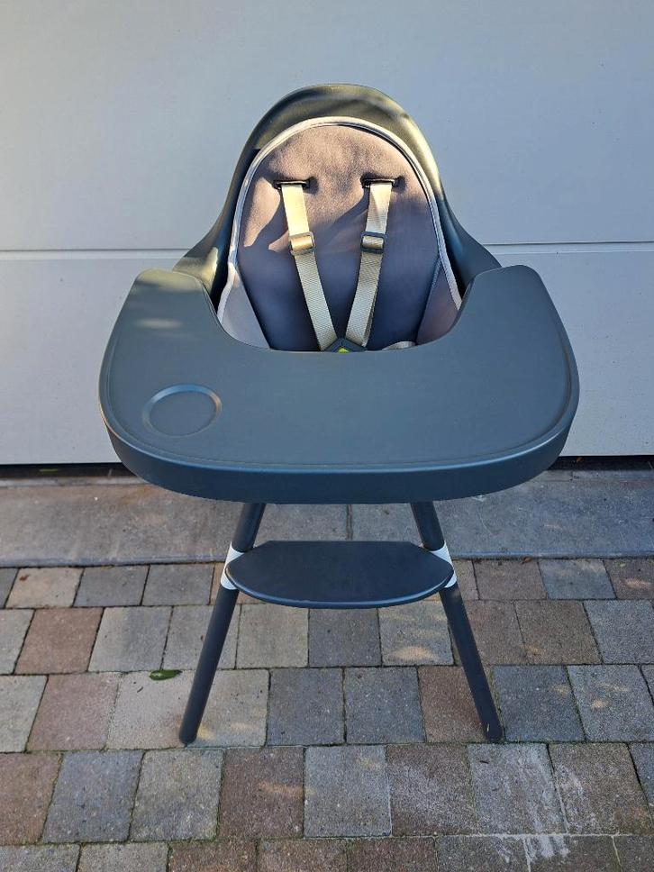 Houten kinderstoel met tablet, Kinderen en Baby's, Kinderstoelen, Zo goed als nieuw, Afneembaar eetblad, Gordel(s), Stoelverkleiner