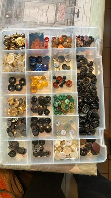 Boîte à boutons, Enlèvement ou Envoi, Utilisé, Bouton ou Boutons
