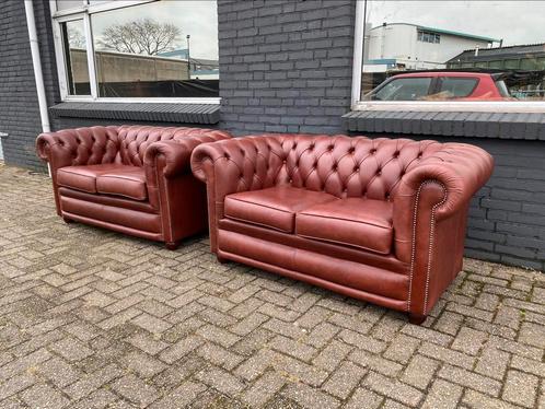 Prachtige 2x2 chesterfield zetels lichtbruin GRATIS GELEVERD, Maison & Meubles, Canapés | Repose-pieds & Poufs, Cuir, Enlèvement ou Envoi