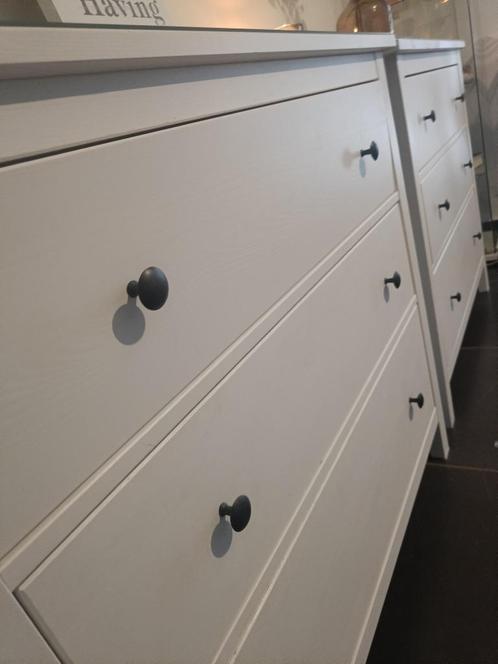 2x Witte ladekasten in topstaat – met glasplaat (IKEA stijl), Kinderen en Baby's, Kinderkamer | Commodes en Kasten, Zo goed als nieuw
