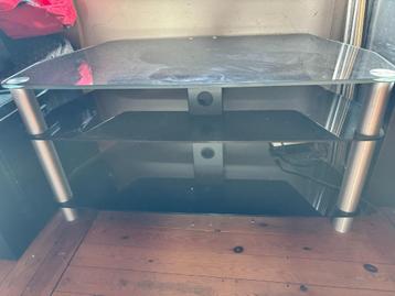 Vogel's TV-meubel uit glas en aluminium.  beschikbaar voor biedingen