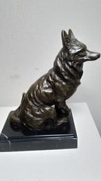 Hond in brons op marmeren voet, Antiek en Kunst, Kunst | Beelden en Houtsnijwerken, Ophalen of Verzenden