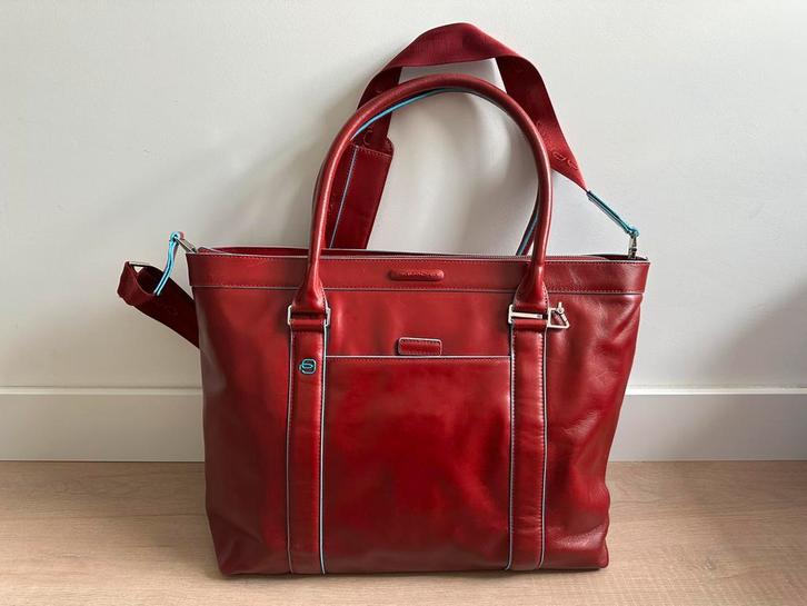 PIQUADRO Tas Schoudertas Aktetas Laptoptas ROOD, Handtassen en Accessoires, Tassen | Damestassen, Zo goed als nieuw, Overige typen