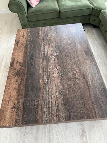 Grote salontafel beschikbaar voor biedingen