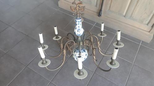 Grote kroonluchter van messing en porselein - 8 lichtpunten, Huis en Inrichting, Lampen | Kroonluchters, Gebruikt, Ophalen