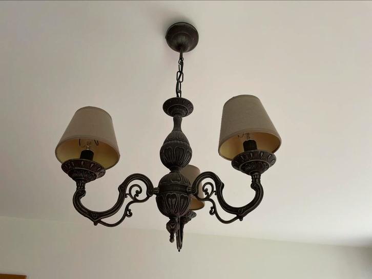 Klassieke hanglamp met drie armen in smeedijzeren look, Huis en Inrichting, Lampen | Kroonluchters, Zo goed als nieuw, Stof, Ophalen of Verzenden