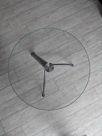 Leuke, ronde glazen bijzettafel (55 cm diameter) beschikbaar voor biedingen