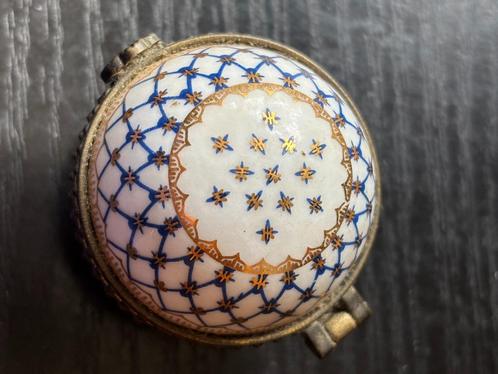 Pillendoosje Boulle Étoiles, Antiek en Kunst, Antiek | Porselein, Ophalen of Verzenden
