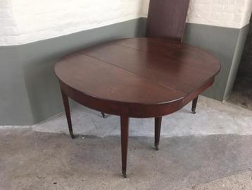 Elegante ovalen tafel, uittrekbaar  beschikbaar voor biedingen