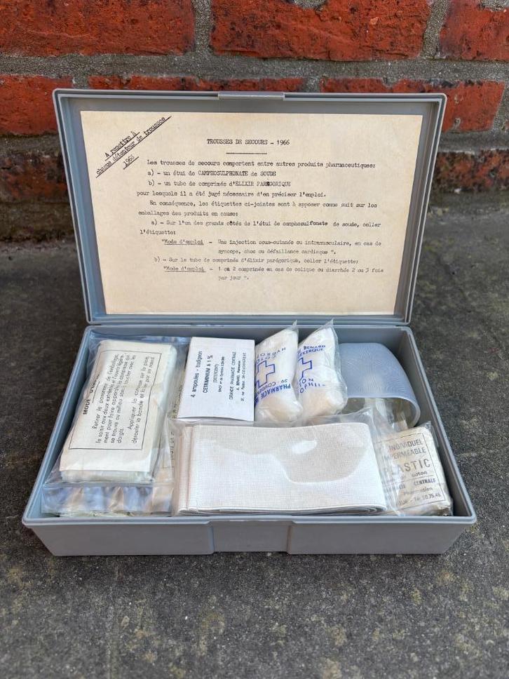 Boite de secours SNCF modèle 1966 - Collection, Verzamelen, Spoorwegen en Tram, Zo goed als nieuw, Trein, Overige typen, Ophalen of Verzenden