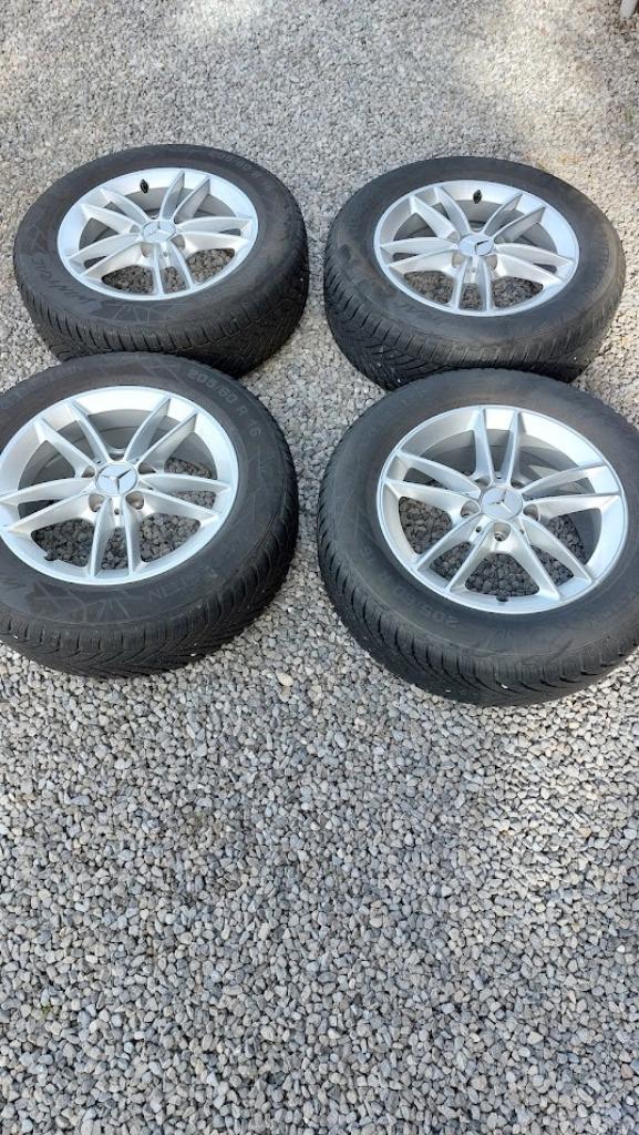 pneus Hiver  + jantes Mercedes 205/60/16 92H, Autos : Pièces & Accessoires, Pneus & Jantes, Pneu(s), Pneus hiver, 16 pouces, 205 mm