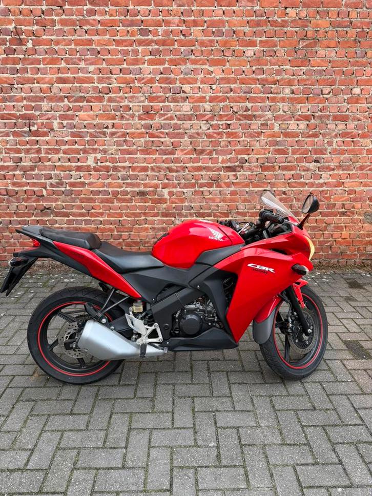 Honda cbr125r 2013 - Rood, Motos, Motos | Honda, Particulier, Sport, jusqu'à 11 kW, Permis Moto A1 minimum, Enlèvement