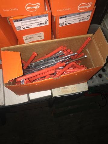 200 Dozen met slagpluggen, keilbouten, betonvijzen, enz… beschikbaar voor biedingen