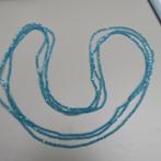 Halsjuweel blauwe steentjes (3x) lengte 106 cm rekbaar, Handtassen en Accessoires, Kettingen, Ophalen of Verzenden, Nieuw, Blauw