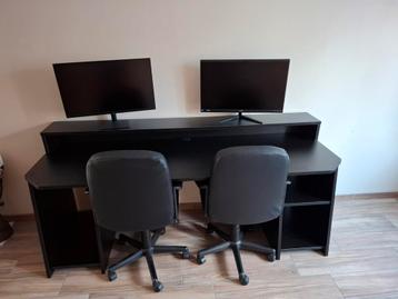 Grand bureau avec deux chaises état neuf.  beschikbaar voor biedingen