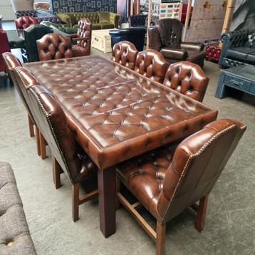 Chesterfield eetkamertafel met 8 stoelen beschikbaar voor biedingen
