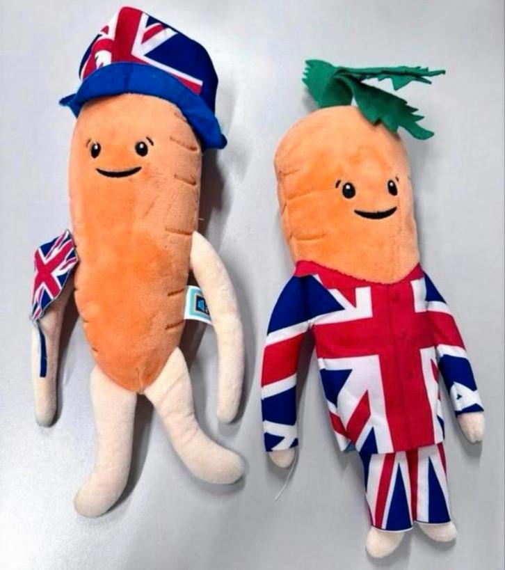 2X Engelse Aldi Kevin The Carrot In a Kilt Wortel XL Knuffel, Verzamelen, Supermarktacties, Aldi, Ophalen of Verzenden