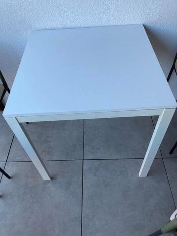 Tafel beschikbaar voor biedingen
