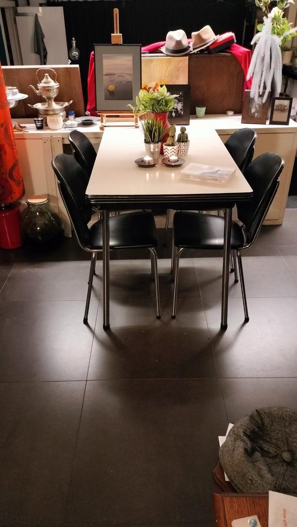 Vintage space-age mid-century eetkamer set., Antiek en Kunst, Antiek | Woonaccessoires, Ophalen