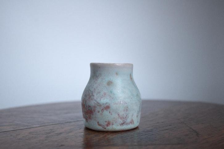 Tiny Red Blue Ceramic Stamped Mobach Pot, Rood Blauw Potje, Antiek en Kunst, Antiek | Keramiek en Aardewerk, Ophalen of Verzenden