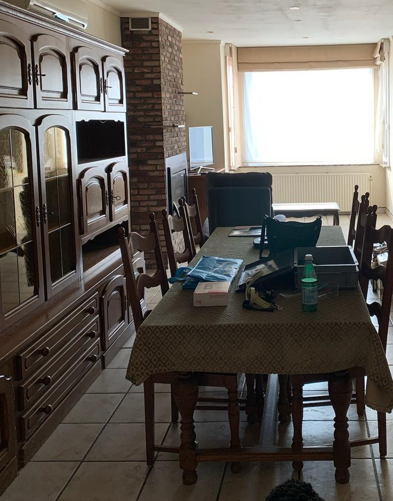 Eettafel en buffetkast, Ophalen, Gebruikt, 6 tot 8 stoelen