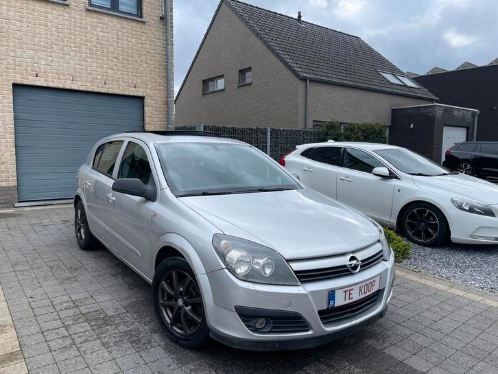 Opel Astra H 2004 1.4 Benzine 5-deurs Gekeurd 3950€, Auto's, Opel, Bedrijf, Te koop, Astra, Benzine, Euro 4, Handgeschakeld, Zilver of Grijs