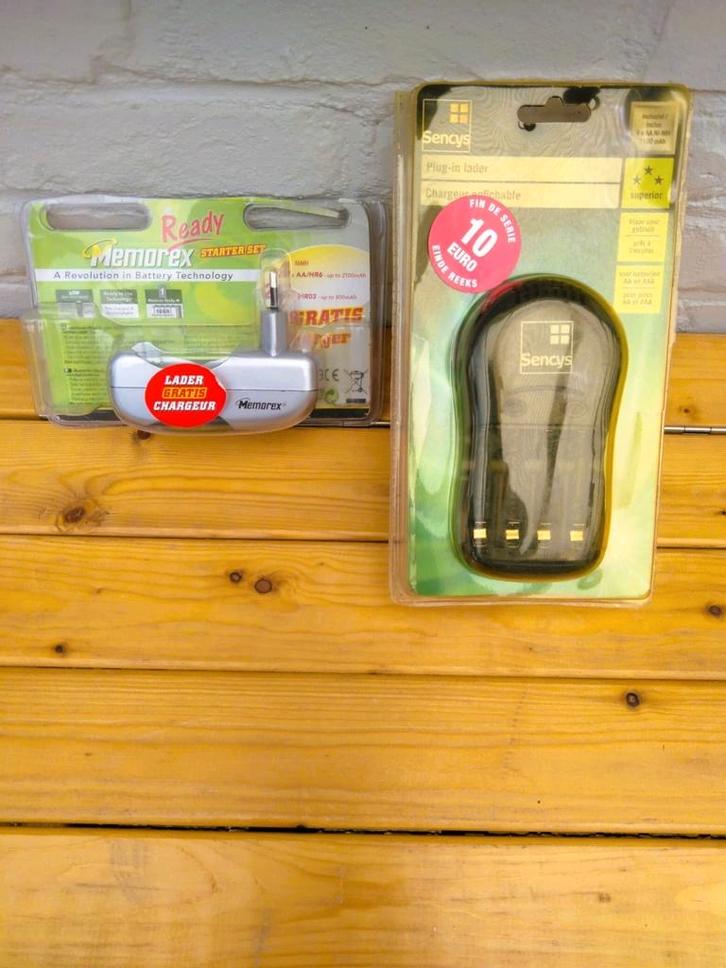 Twee laders zonder batterijen., TV, Hi-fi & Vidéo, Batteries, Enlèvement ou Envoi
