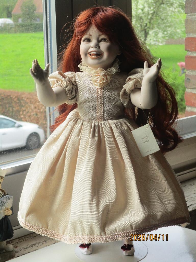 50 cm  pop Saba  helemaal in porselein bisquit    koopje, Enlèvement ou Envoi, Comme neuf, Poupée