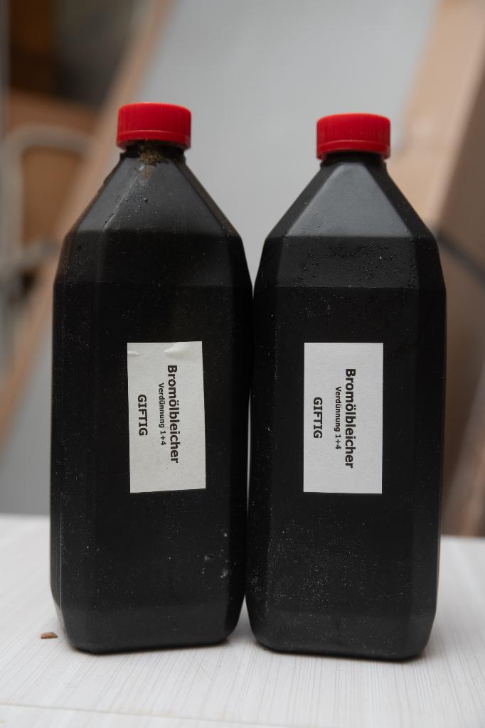 Bleekbad voor Bromolie procédé 2 stuks 1 liter, Ophalen of Verzenden, Zo goed als nieuw