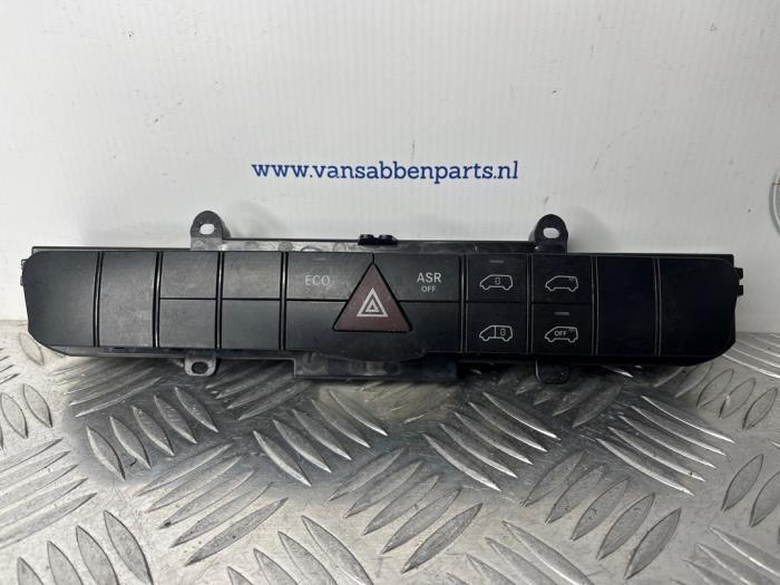 Commutateur éclairage d'urgence d'un Mercedes Vito, Autos : Pièces & Accessoires, Tableau de bord & Interrupteurs, Mercedes-Benz