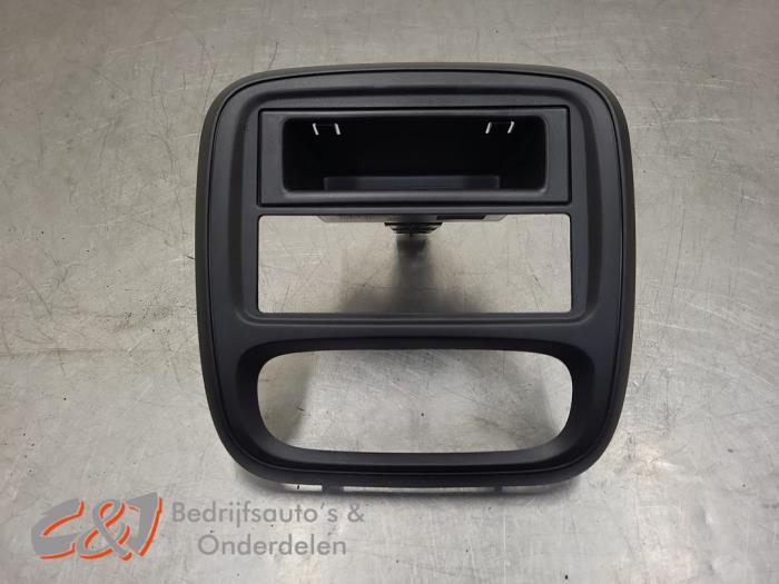 Cadre radio d'un Renault Trafic, Renault, -, 3 mois de garantie, Utilisé