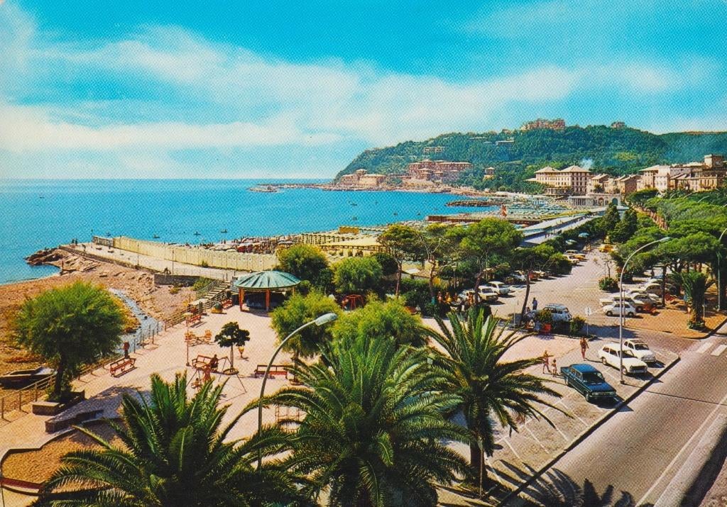 1973 - ITALIE - Arenzano : Panorama + ARENZANO, Collections, Cartes postales | Étranger, Envoi, 1960 à 1980, Affranchie, Italie